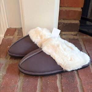New! Cozy Faux Fur Lined Slippers Size L9-10 Color: Grey